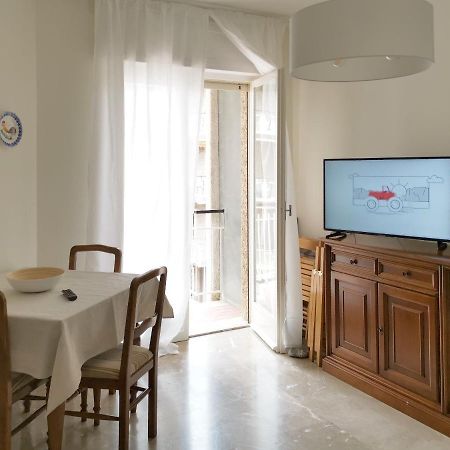 Casa Margherita, Centrale A Due Passi Dal Mare Бордихера Екстериор снимка