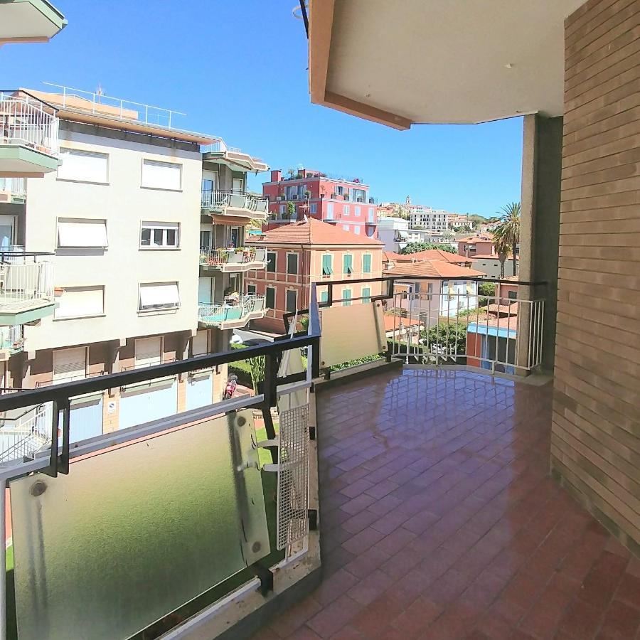 Casa Margherita, Centrale A Due Passi Dal Mare Бордихера Екстериор снимка