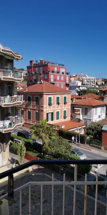 Casa Margherita, Centrale A Due Passi Dal Mare Бордихера Екстериор снимка