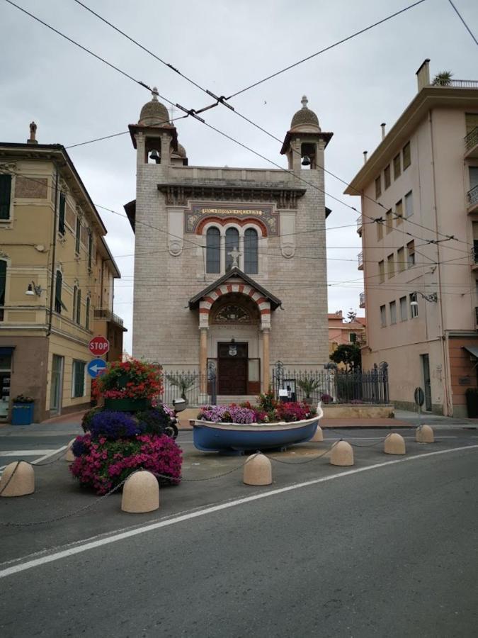 Casa Margherita, Centrale A Due Passi Dal Mare Бордихера Екстериор снимка